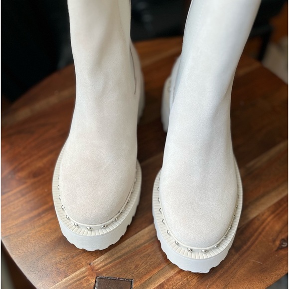 VINCE CAMUTO MILKY WHITE STUDDED MEENDEY PULL-ON BOOTS - Picture 5 of 16